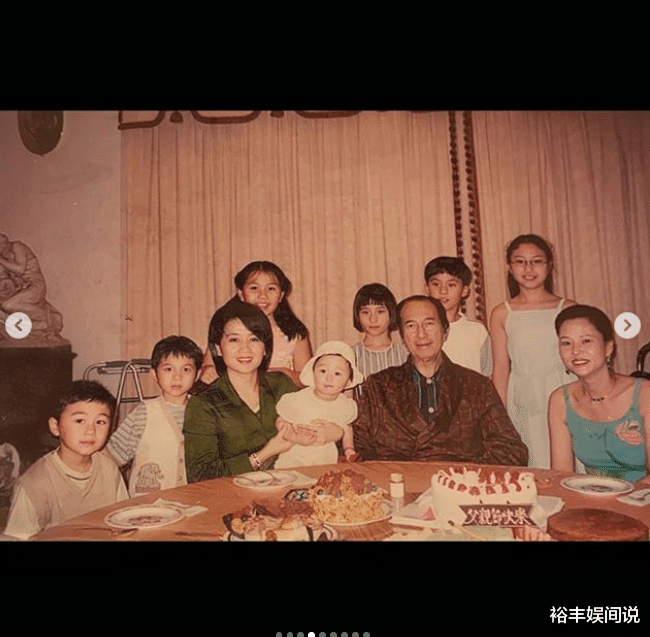 央视@何超莲晒童年照怀念爸爸！言语中充满思念，希望下辈子继续当父女