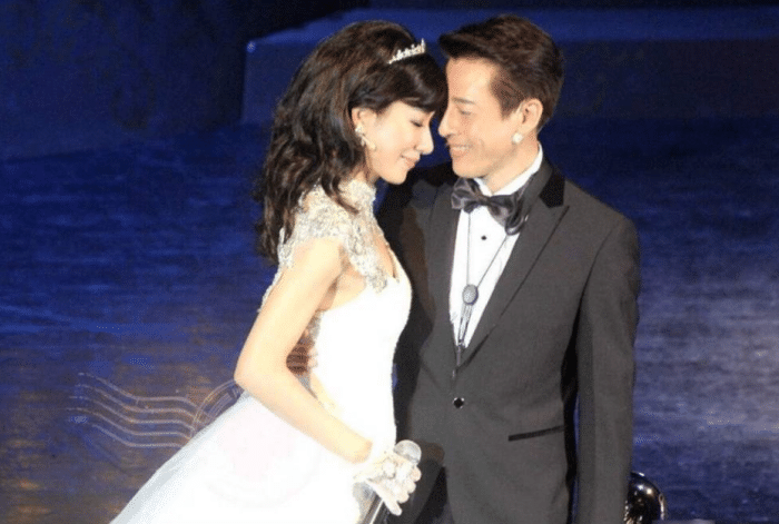 「」夫妻俩为了不变老，坚持25年不吃肉不生子，今57岁老婆像20岁少女