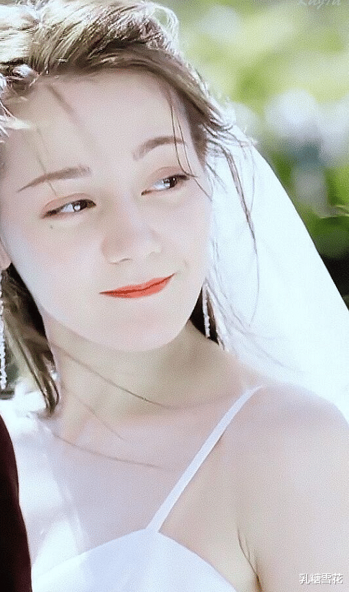 迪丽热巴▲热巴新剧首播收视率破2，一番男主黄景瑜拖后腿？看到数据，不服不行