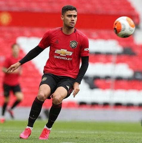 纽卡斯尔▲纽卡斯尔联锁定曼联王牌，喜鹊应不应该坚决引进他呢？