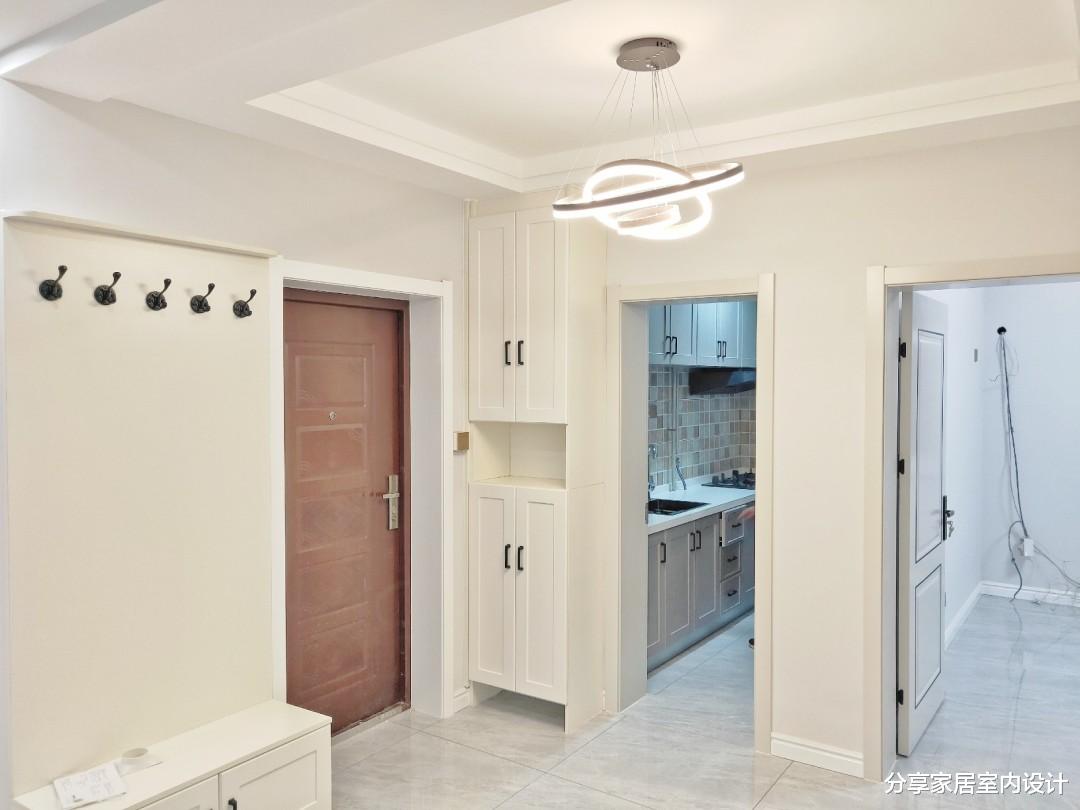 |她家二手房,两个月装修完工后,干净又整洁,没家具也很漂亮!