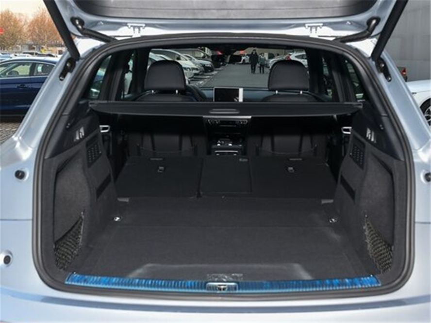 「豪车」奥迪豁出去了!38.78万跌到30.6万,标配2.0T+四驱,还要啥汉兰达