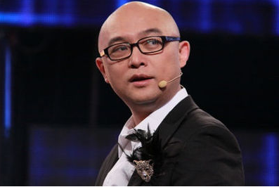 周杰伦▲二十岁娶三妻生三孩, 曾想索吻谢娜侮辱金星, 现在街头商演无人认识