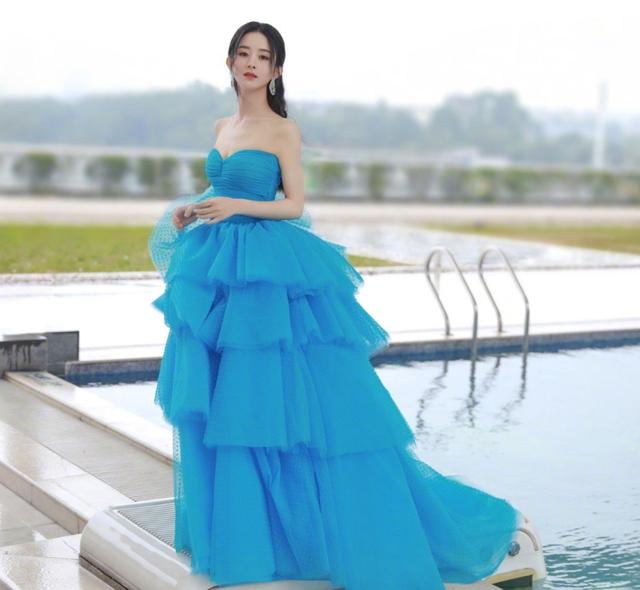 金鹰|金鹰晚会明星造型来了！赵丽颖蓝裙气场全开，宋茜虞书欣礼服撞色