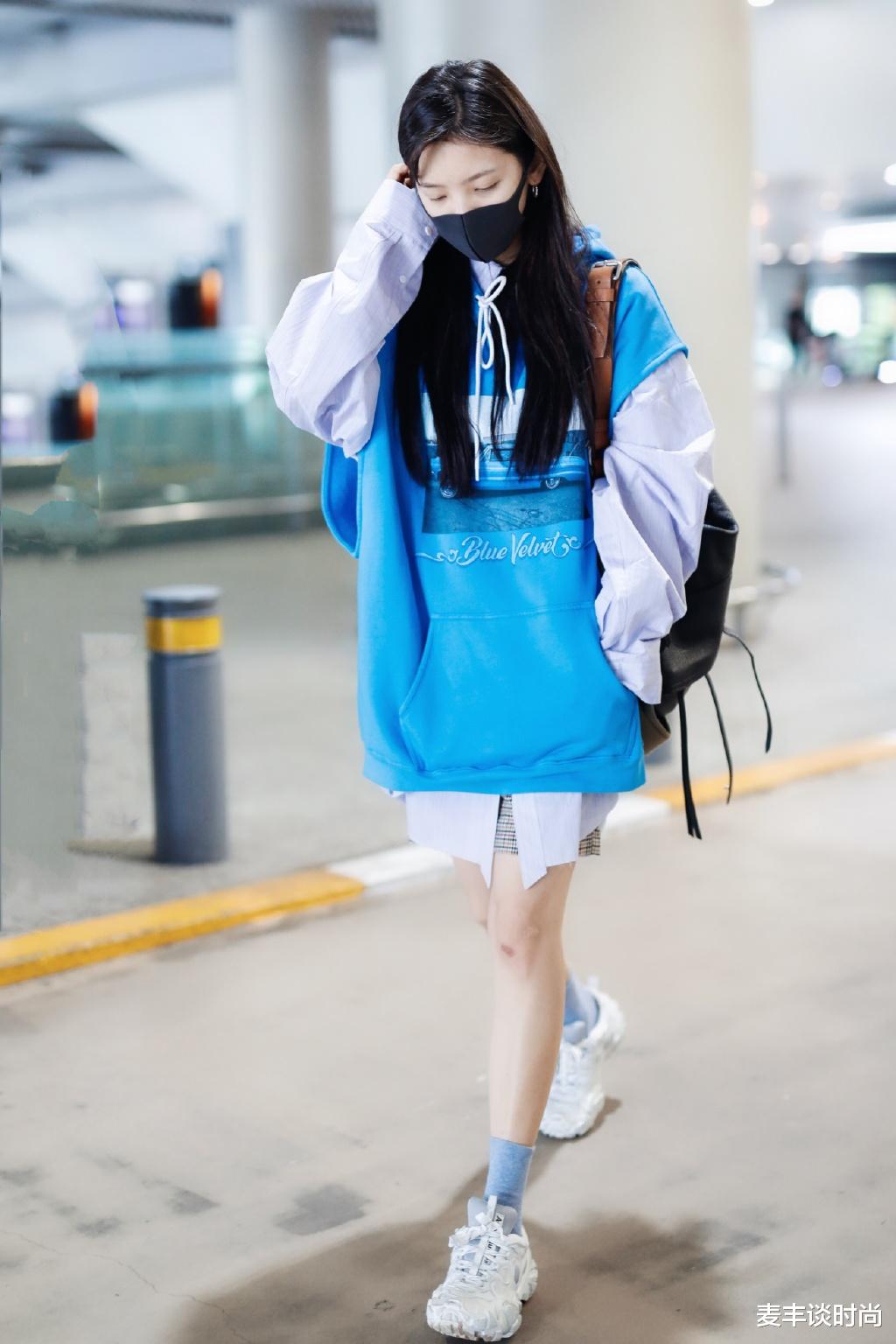 章若楠：章若楠会不会太甜了，穿娃娃领衬衫绑双马尾，说她16岁也不为过