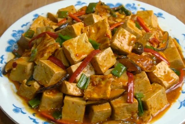 『豆腐』爱吃豆腐的一定要试试这种做法，加入4个鸡蛋，滑嫩又入味，香