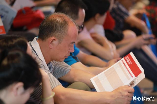 大学|600分考上医科大，看到录取专业考生尴尬不已，父母直呼复读吧