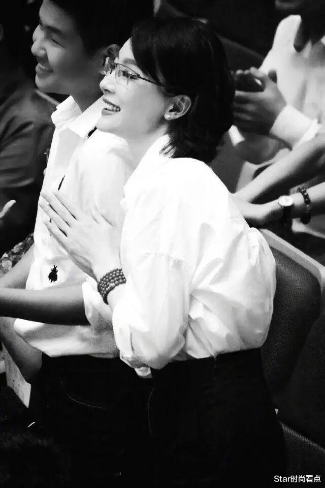 陈数|43岁陈数和继子关系真好!手拉手搂肩真亲密,好像亲母子