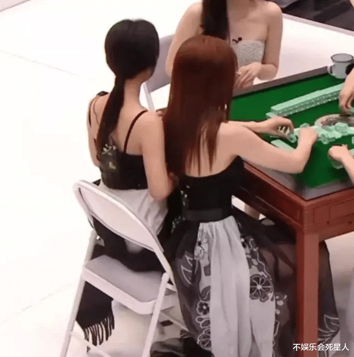 谭松韵|秦岚谭松韵同框画面太养眼，看清两人状态，确定有11岁的年龄差？