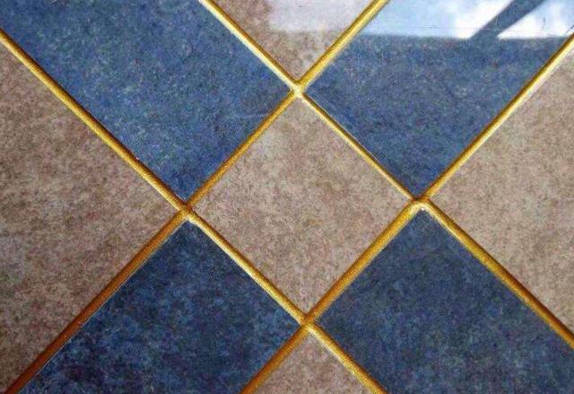 「」装修剩下多余的美缝剂，用来代替玻璃胶，省钱还漂亮，后悔才知道