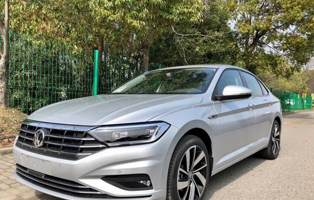 大众速腾|采访大众速腾驾驶者，它的性价比好吗？全办完15万划算吗？