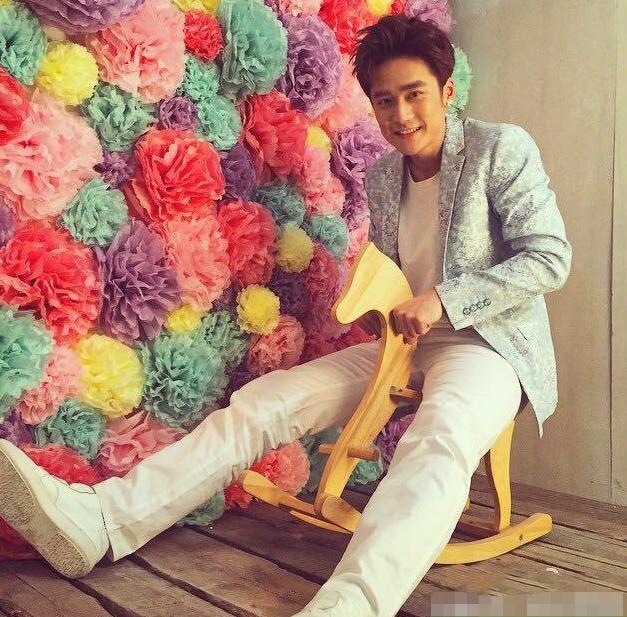 |带你看看蒋劲夫的家，平时还有呆萌的一面，在家还戴着卡通发箍