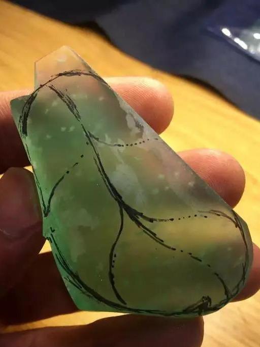#光绪元宝#擦涨的木那翡翠原石,切开后起货出来成品,价值不菲