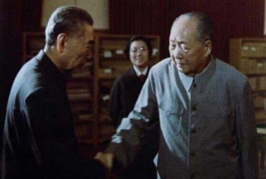 陈毅|陈毅追悼会上，毛主席出现后，周总理陷入回忆两度哽咽无法继续