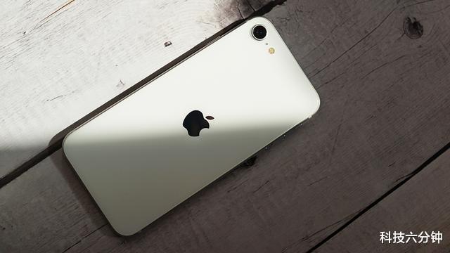 iPhone SE|降价500元，苹果A13仿生+iOS13+128GB仅3299元，比6.18还实惠