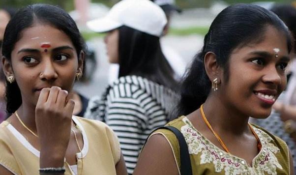 『印度』印度厕所都是露天的,女性如何上厕所?看完后中国女性很难接受