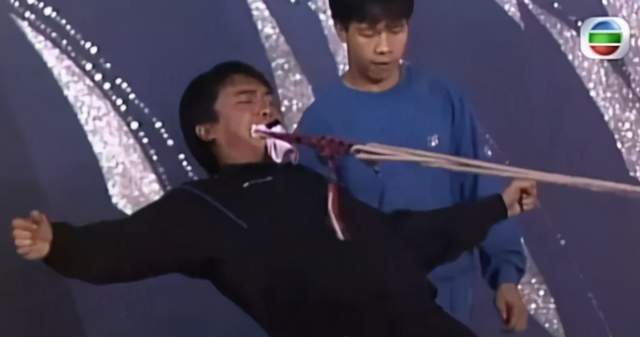 TVB|TVB台庆辉煌不再，老戏骨劲歌热舞撑场子，红毯比美汤洛雯全胜