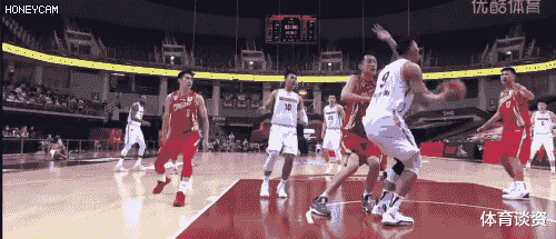 美国|突发!易建联无对抗大腿受伤,遇杜兰特式悲剧?一瘸一拐神情难受