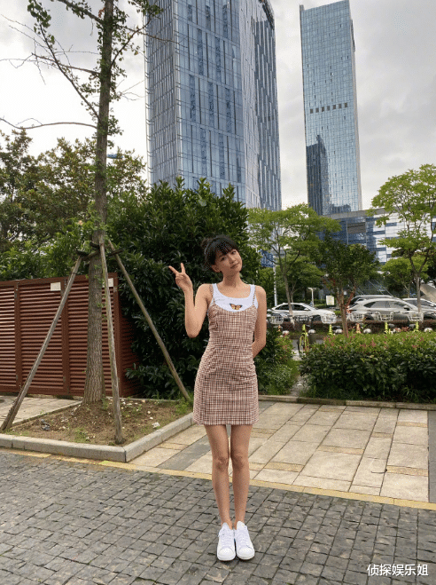 孙怡|怀二胎？孙怡晒老公视角比剪刀手卖萌，脸蛋发福小腹隆起超明显