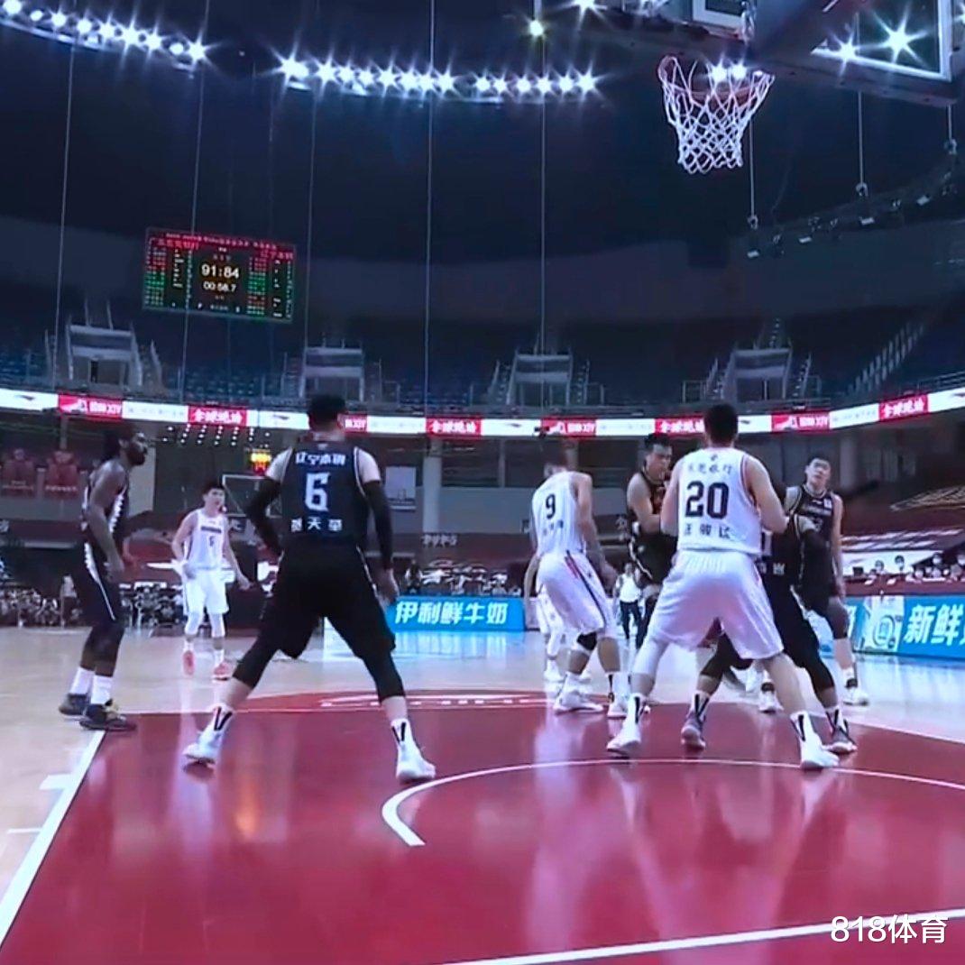 数字货币|揪心! 易建联无对抗跟腱受伤, 被队友抬下场, 感觉不妙最后看比分牌