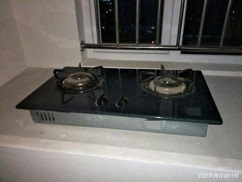 「」头疼，灶台开孔尺寸太大，比燃气灶还宽2公分！现在到底咋安装？