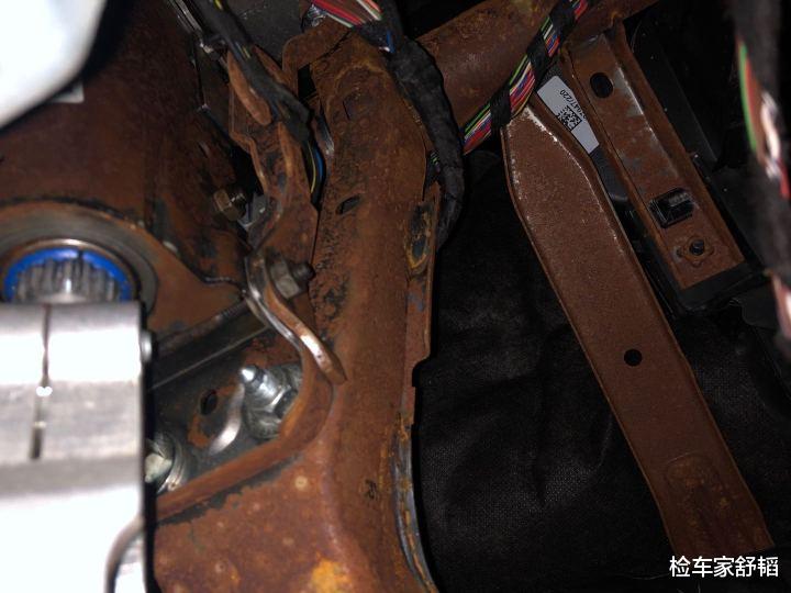 「宝马MINI」13万8买辆宝马Mini送女友，拆开仪表台触目惊心，这车谁敢要？