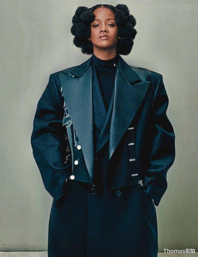 蕾哈娜■蕾哈娜超杰克逊，成史上第4多冠军单曲艺人，也是时尚界的佼佼者