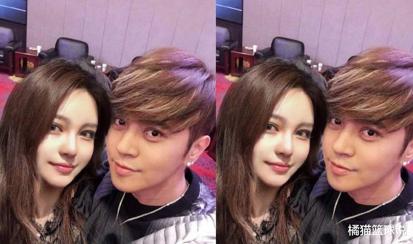 「博班」周扬青多大牌？观看NBA紧挨詹姆斯而坐，詹皇诠释何为好男人！