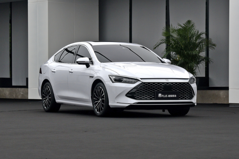 比亚迪秦|比亚迪打出“王炸”，秦PLUS亮相，油耗3.8L！热效率43%全球第一