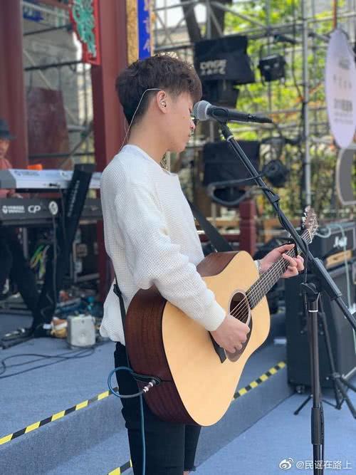 「周杰伦」从头到尾都在抄袭,他凭啥和周杰伦齐名,成为网易云最火歌手?