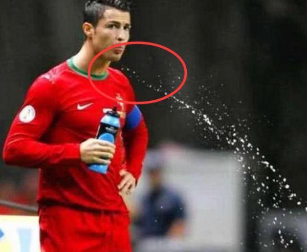 ▲为何球员喝运动饮料后会马上吐出来？很难喝？专家：不吐或有危险