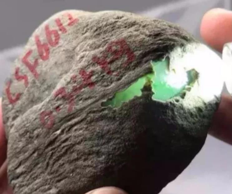 翡翠|鸡屎翡翠？认真的吗？一一南齐场口特别的翡翠原石