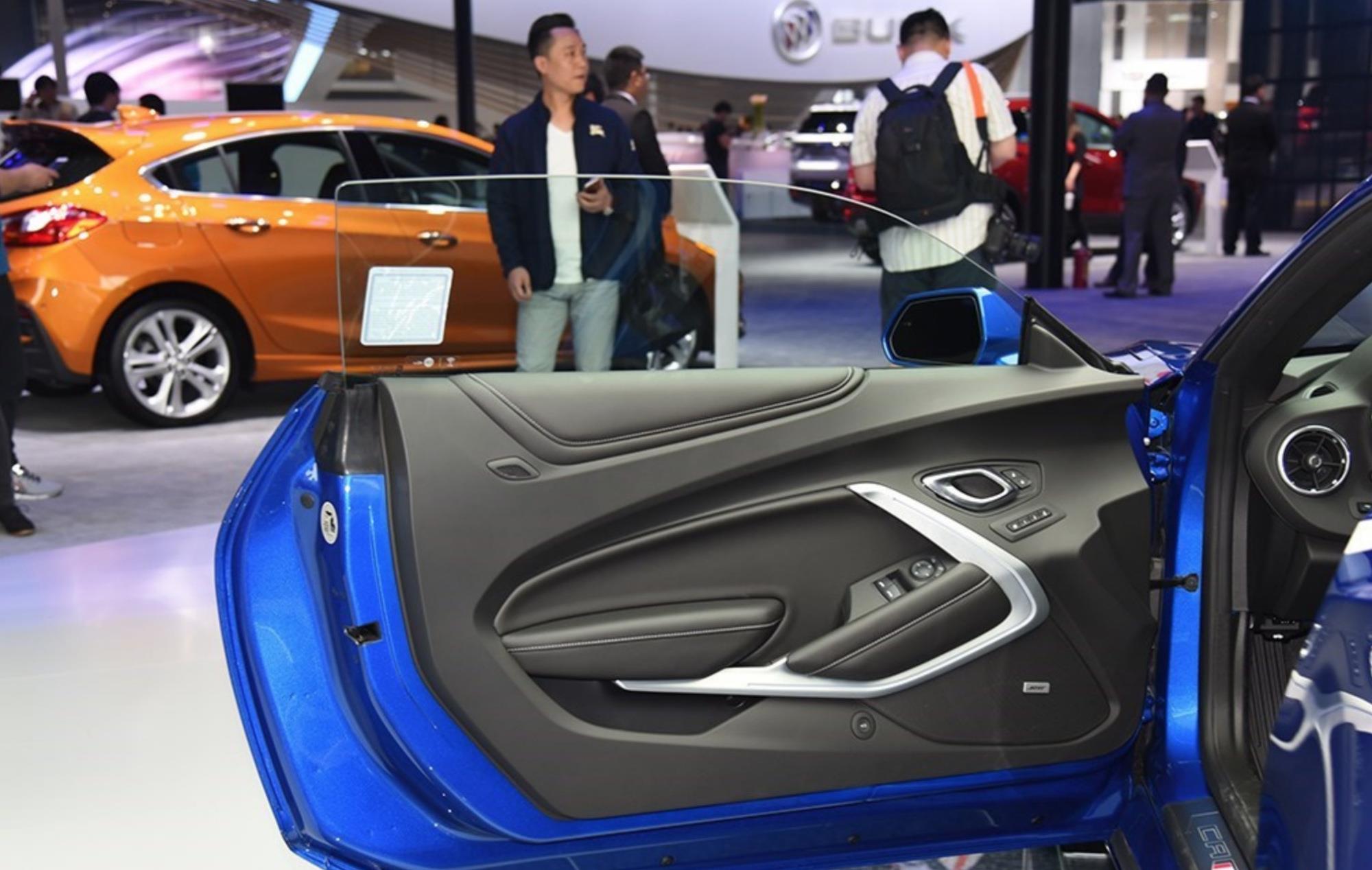 『雪佛兰科迈罗』39.99万圆你跑车梦，前置后驱，5.9s破百，开出去迷倒一大片