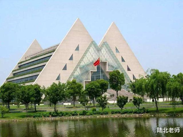 「高校」适合500分左右理科生四所大学，理工专业实力强，录取不难就业率高