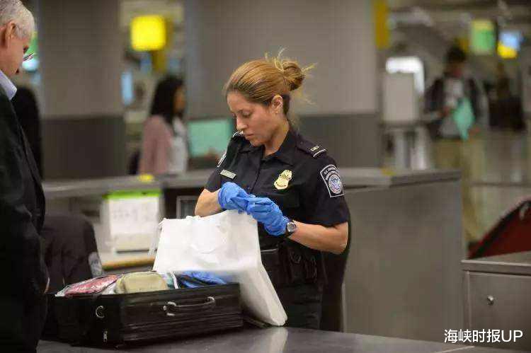 #亚马逊#因无FDA认证，亚马逊冻结商户资金后，美国又扣押大批连花清瘟