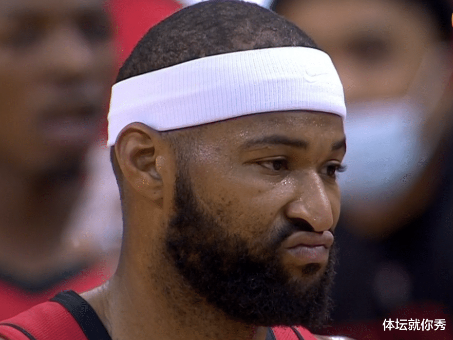 考辛斯|湖人火箭火爆冲突！9名球员乱作一团，他却纹丝不动，站在一旁看戏