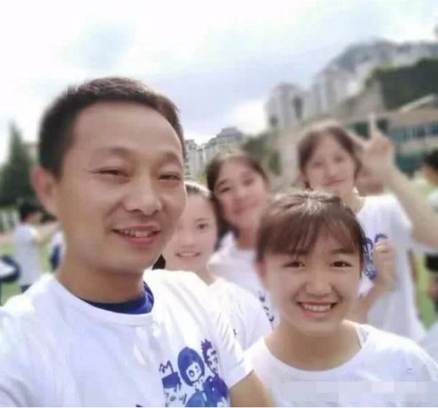 梁小友|《变形计》中最美农村女孩梁小友,为什么当网红,就被“毁了”