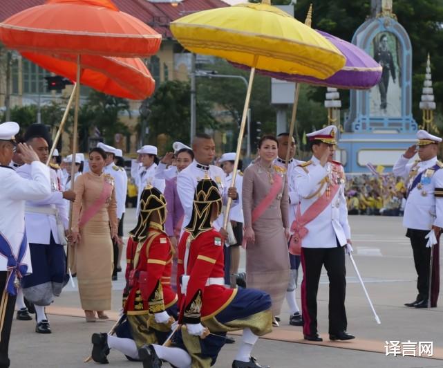 泰國大皇宮內“鬥艷”，王後貴妃到齊，泰王暗戀的華裔富婆也在-圖2