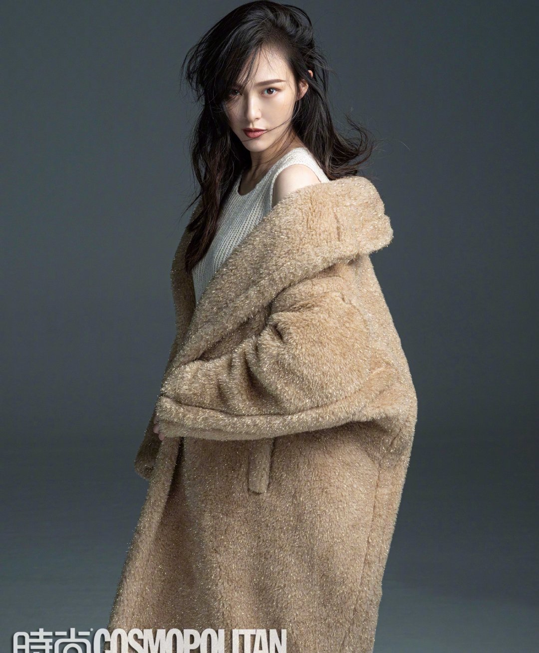 [周星驰]唐嫣生下宝宝后状态如何？嫩粉色花苞裙显骨感，罗晋宠出蜜桃少女