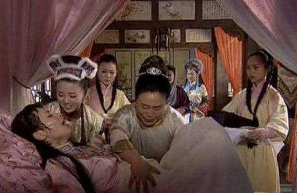 电影|清代女子难产昏厥,被误认已死入棺下葬,百年后棺中景象凄惨