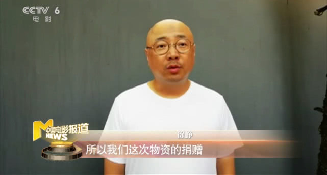 『杨幂』杨幂晒豪宅花园春意盎然，养猫做饭后再添新技能，网友评论扎心了