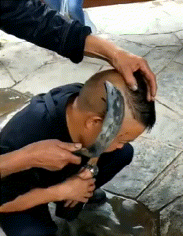 |“考考你的逻辑思维,下面三个人谁能走过火坑?”给钱的事只字未提!哈哈哈