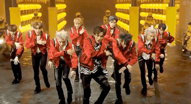 mv|这还是金希澈女友吗？！全团cos铠甲勇士，这也太尴尬了吧…