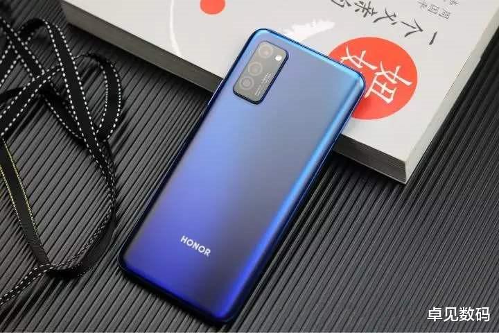 华为荣耀|从3699来到2899,麒麟990又降800元,8+128G存储!