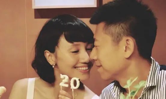 袁泉|袁泉获金鸡最佳女配，现场感谢先生支持，没想到夏雨的狗粮更狠