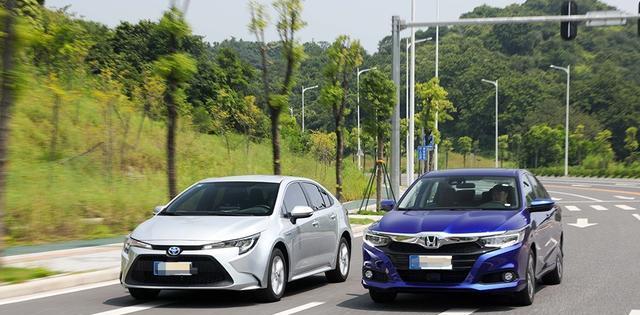 三菱翼神|开完丰田雷凌，再换到本田凌派上，内行人：哪个更好一目了然