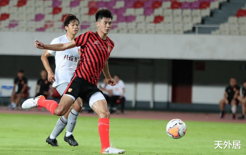 保利尼奥|恒大新球衣亮了！黑色元素压红色，保利尼奥复出首战，卡帅想引援