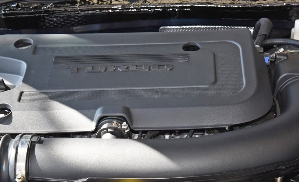 「丰田卡罗拉」又跌了！比奥迪A4漂亮10倍，18万开出40万的档次