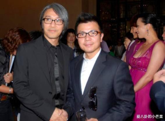 【周星驰】57岁周星驰一生中最珍贵的合照，从第五张开始，他的笑容就已经消失了