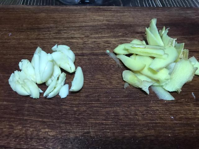 【鲈鱼】补肝肾，健脾胃！夏天多吃此鱼，虽然贵了点，但是肉嫩刺少特别鲜